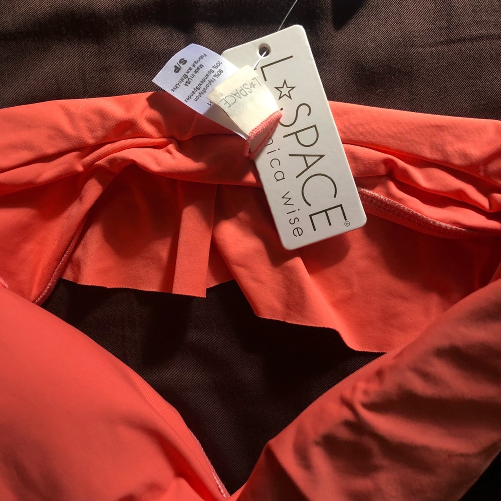 L*SPACE ❤️🔥 NWT RUFFLE BANDEAU TOP SIZE SMALL - Picture 5 of 5